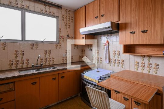 Cozinha de apartamento para alugar com 3 quartos, 130m² em Aclimação, São Paulo