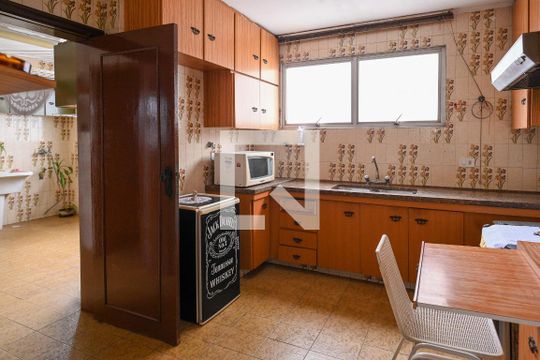 Cozinha de apartamento para alugar com 3 quartos, 130m² em Aclimação, São Paulo