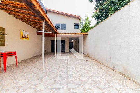 Quintal/Garagem de casa à venda com 3 quartos, 150m² em Campo Grande, São Paulo