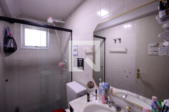 Banheiro do Quarto 1 de apartamento para alugar com 3 quartos, 75m² em Vila das Merces, São Paulo