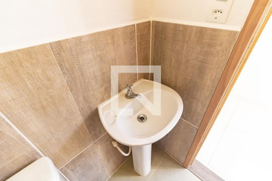 Banheiro de casa para alugar com 1 quarto, 21m² em Jardim Previdencia, São Paulo