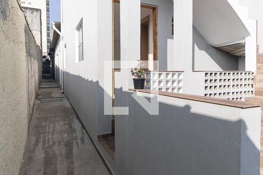 Entrada de casa para alugar com 1 quarto, 21m² em Jardim Previdencia, São Paulo