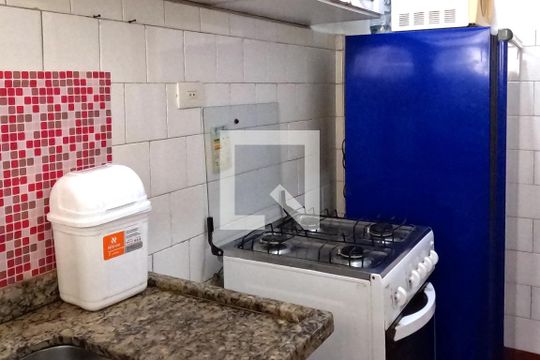 Cozinha de apartamento para alugar com 1 quarto, 40m² em Gonzaga, Santos