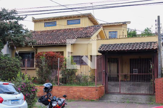 Fachada de casa à venda com 3 quartos, 300m² em Centro, São Leopoldo