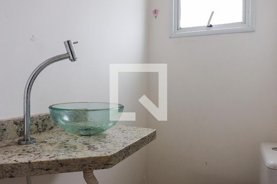 Lavabo de casa para alugar com 4 quartos, 230m² em Jardim Nova Coimbra, Cotia
