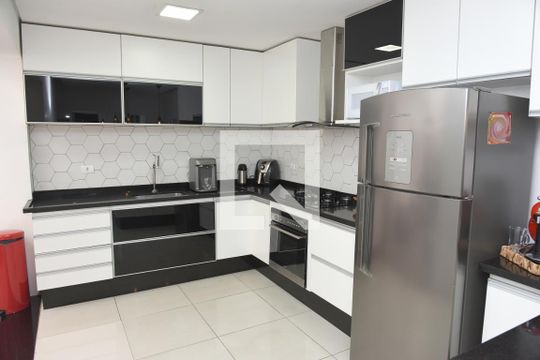 Cozinha de casa à venda com 3 quartos, 202m² em Campo Grande, São Paulo