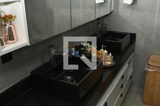 Banheiro da Suíte de casa à venda com 3 quartos, 202m² em Campo Grande, São Paulo