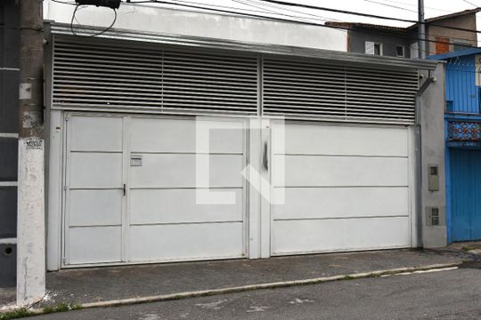 Fachada de casa à venda com 3 quartos, 202m² em Campo Grande, São Paulo