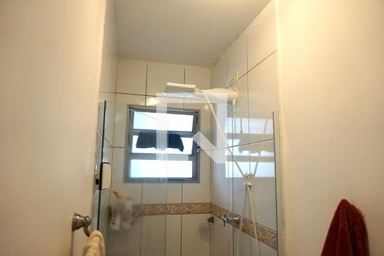 Banheiro suíte de casa de condomínio à venda com 3 quartos, 194m² em Jardim Hípico, São Paulo