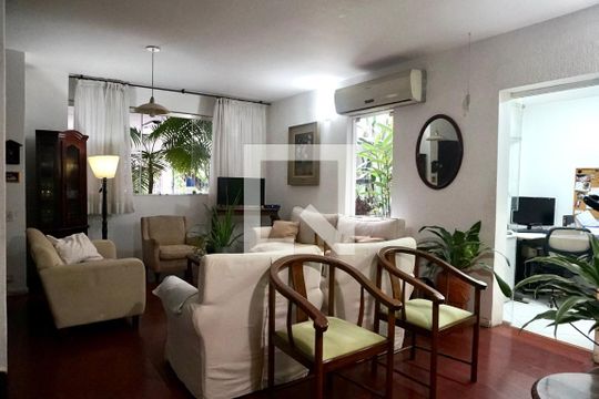 Sala de casa de condomínio à venda com 3 quartos, 194m² em Jardim Hípico, São Paulo