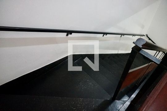 Escada de casa de condomínio à venda com 3 quartos, 194m² em Jardim Hípico, São Paulo