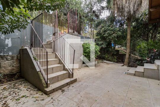 Quintal de casa para alugar com 2 quartos, 70m² em Chácara das Pedras, Porto Alegre