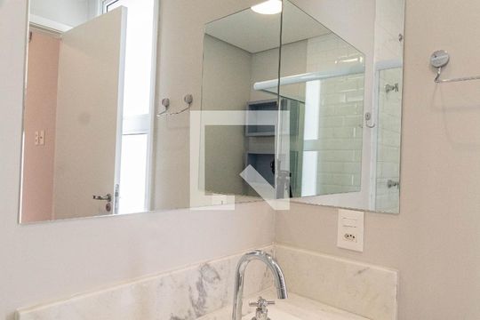 Banheiro de apartamento à venda com 1 quarto, 48m² em Sumaré, São Paulo