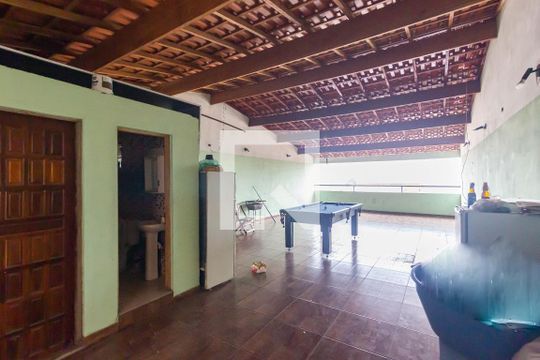 Área Externa de casa à venda com 3 quartos, 400m² em Santa Maria, Osasco