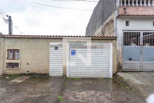 Fachada  de casa à venda com 2 quartos, 180m² em Conceição, Diadema