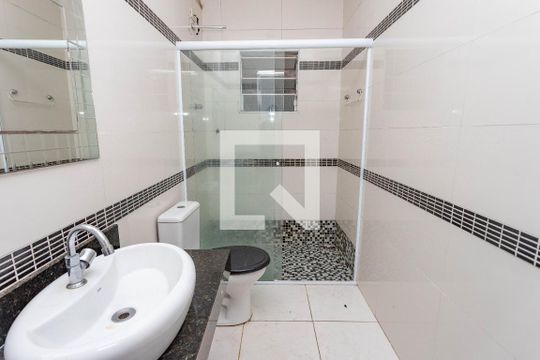 Banheiro  de casa à venda com 2 quartos, 180m² em Conceição, Diadema