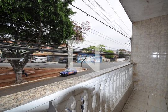 Sacada de casa à venda com 5 quartos, 125m² em Parque Edu Chaves, São Paulo