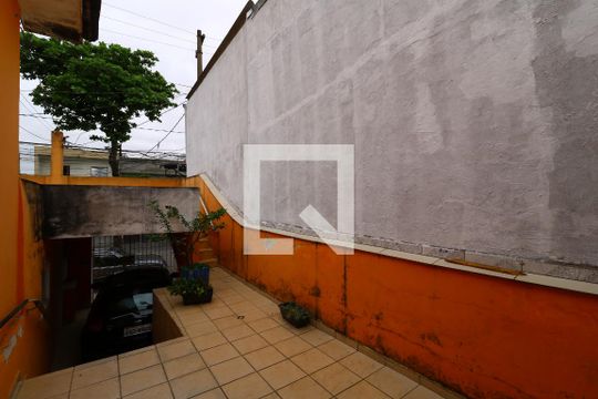 Quintal de casa à venda com 3 quartos, 160m² em Vila Palmares, Santo André