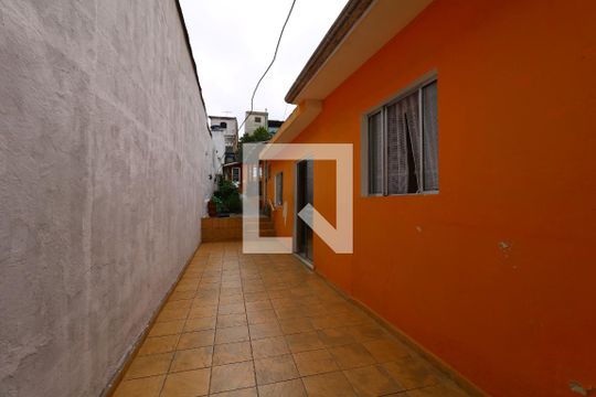 Corredor de casa à venda com 3 quartos, 160m² em Vila Palmares, Santo André