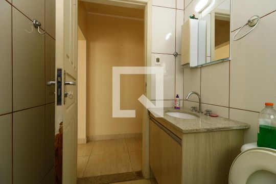 Banheiro de casa à venda com 3 quartos, 160m² em Vila Palmares, Santo André