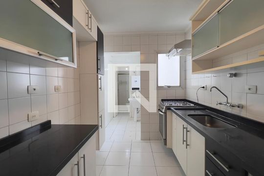 Cozinha de apartamento para alugar com 3 quartos, 82m² em Pinheiros, São Paulo