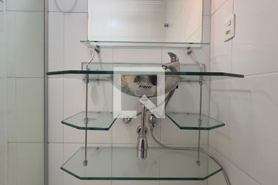 Banheiro de apartamento para alugar com 3 quartos, 82m² em Pinheiros, São Paulo
