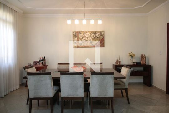 Sala de casa à venda com 3 quartos, 320m² em Castelo, Belo Horizonte