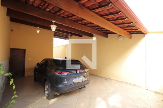 Garagem de casa à venda com 3 quartos, 320m² em Castelo, Belo Horizonte