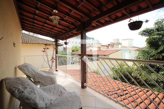 Varanda de casa à venda com 3 quartos, 320m² em Castelo, Belo Horizonte
