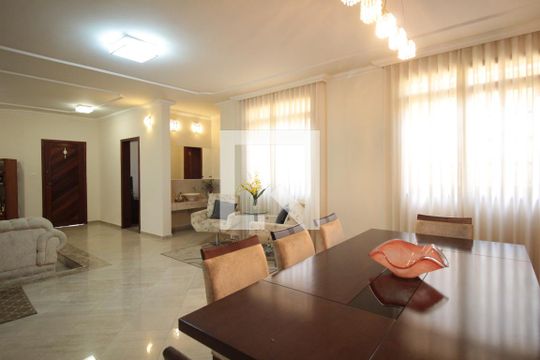 Sala de casa à venda com 3 quartos, 320m² em Castelo, Belo Horizonte