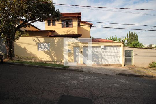 Fachada de casa à venda com 3 quartos, 320m² em Castelo, Belo Horizonte