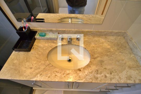 Banheiro da Suíte 2 de apartamento para alugar com 2 quartos, 158m² em Vila Andrade, São Paulo