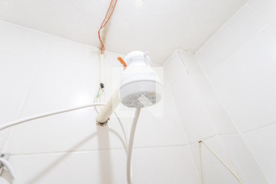 Banheiro de kitnet/studio para alugar com 0 quarto, 32m² em Centro, Rio de Janeiro