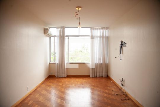 Apartamento à venda com 3 quartos, 140m² em Icaraí, Niterói