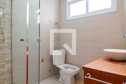 Banheiro de apartamento para alugar com 2 quartos, 80m² em Pinheiros, São Paulo