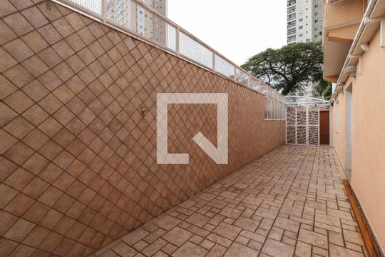 Garagem de casa à venda com 3 quartos, 180m² em Santa Teresinha, São Paulo