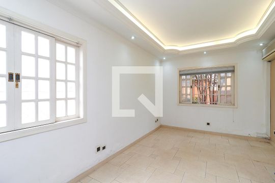Casa à venda com 3 quartos, 180m² em Santa Teresinha, São Paulo