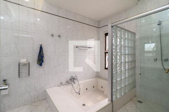 Banheiro da Suíte 1 de casa à venda com 3 quartos, 180m² em Santa Teresinha, São Paulo