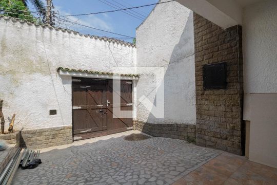 Garagem de casa à venda com 3 quartos, 200m² em Taquara, Rio de Janeiro