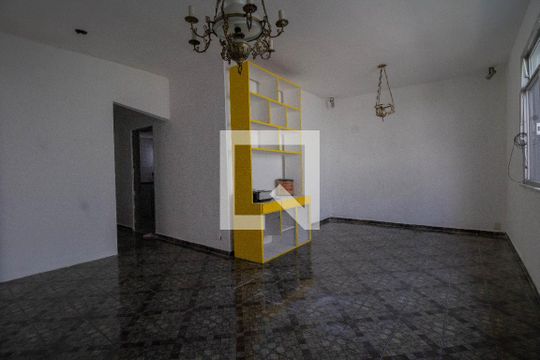 Casa à venda com 3 quartos, 200m² em Taquara, Rio de Janeiro