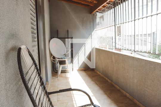 Varanda de casa à venda com 3 quartos, 120m² em Vila Nivi, São Paulo