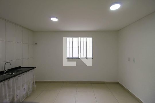Sala/Cozinha de casa de condomínio para alugar com 1 quarto, 40m² em Jardim Dona Sinhá, São Paulo