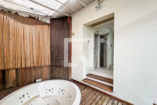 Jacuzzi/Sauna de casa à venda com 8 quartos, 700m² em Jardim Sao Bento, São Paulo