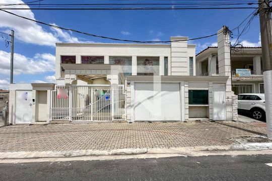 Fachada de casa à venda com 8 quartos, 700m² em Jardim Sao Bento, São Paulo