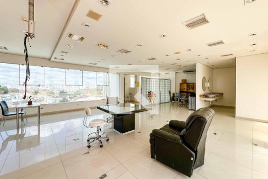 Sala 2 de casa à venda com 8 quartos, 700m² em Jardim Sao Bento, São Paulo