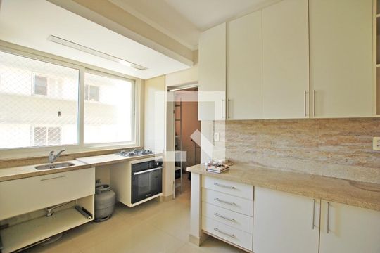 Cozinha  de apartamento para alugar com 3 quartos, 146m² em Centro Histórico, Porto Alegre