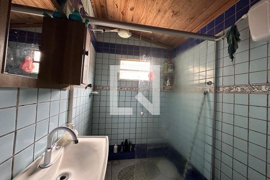 Banheiro de casa à venda com 2 quartos, 120m² em Campina, São Leopoldo