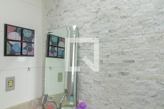Banheiro de apartamento para alugar com 2 quartos, 38m² em Parque Cecap, Guarulhos