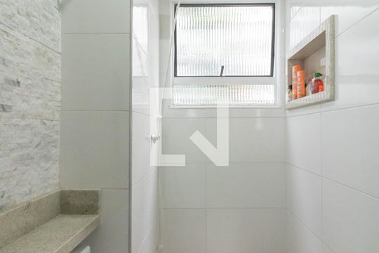 Banheiro de apartamento para alugar com 2 quartos, 38m² em Parque Cecap, Guarulhos