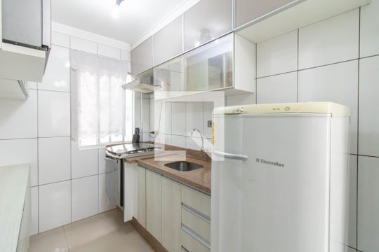 Cozinha de apartamento para alugar com 2 quartos, 38m² em Parque Cecap, Guarulhos